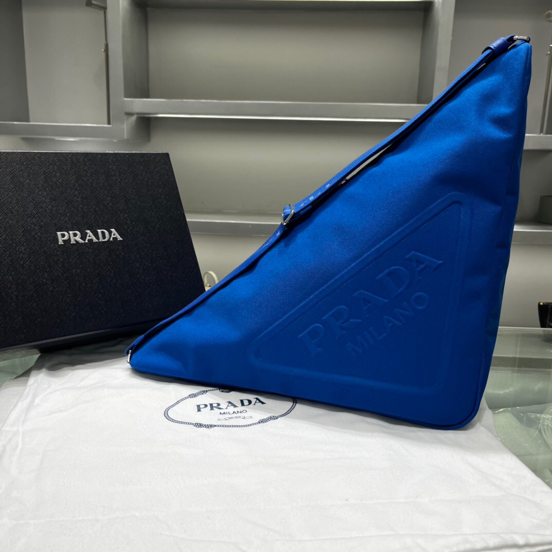 프라다 트라이앵글 삼각로고 남여공용 숄더백 2VY007 PD1-B