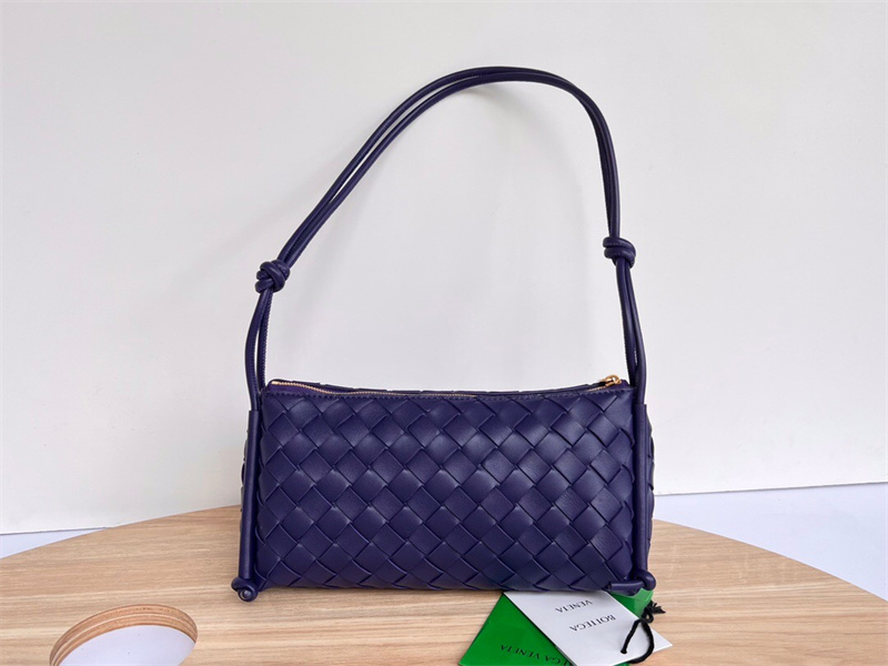 보테가베네타 인트레치오 스트랩 파우치 701025 BV