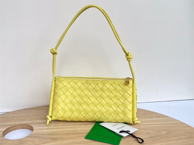 보테가베네타 인트레치오 스트랩 파우치 701025 BV