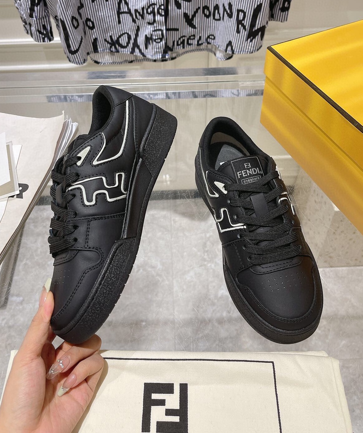 펜디 2024 여성용 스니커즈 WA3090 SH-D