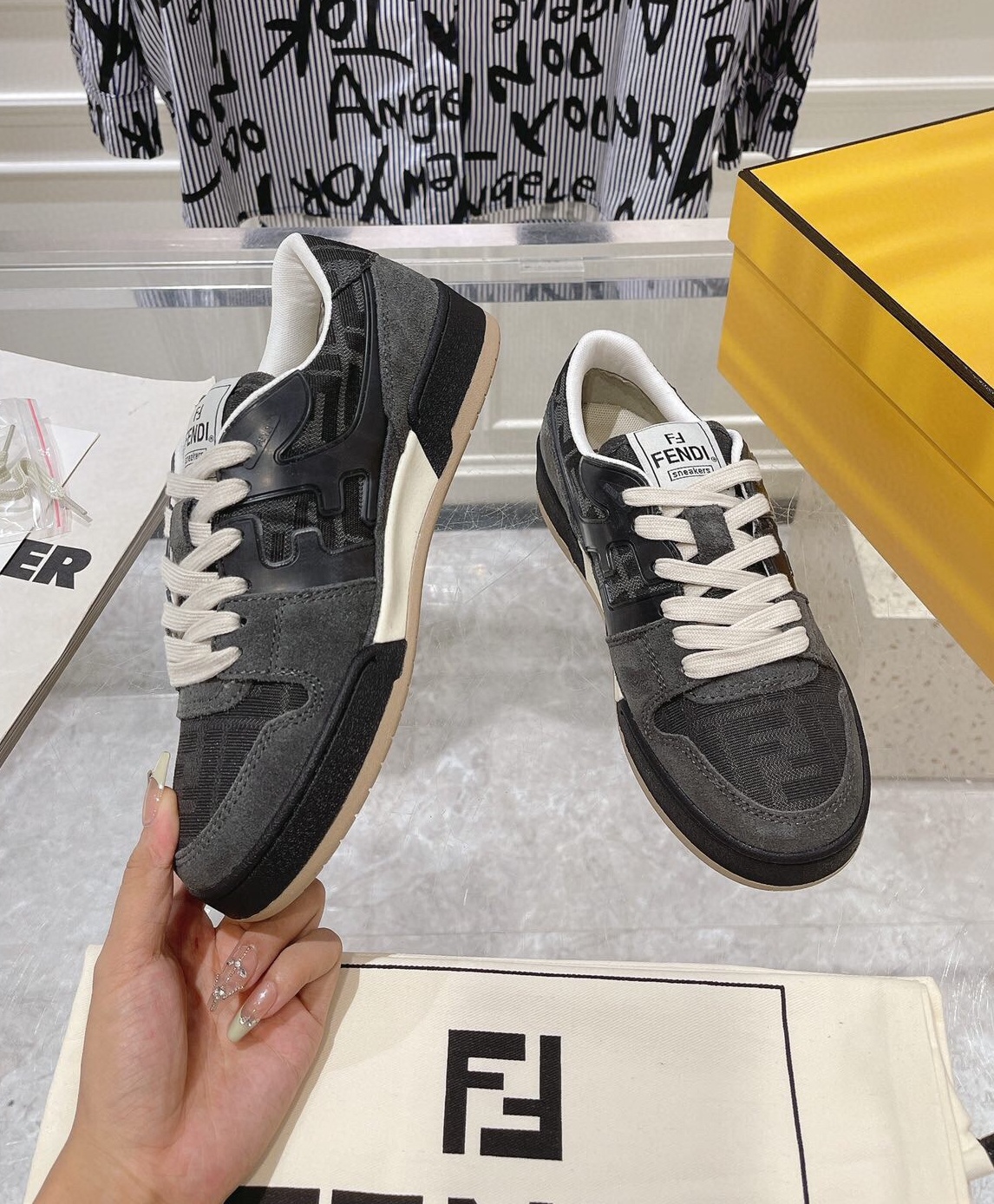 펜디 2024 여성용 스니커즈 WA3094 SH-D