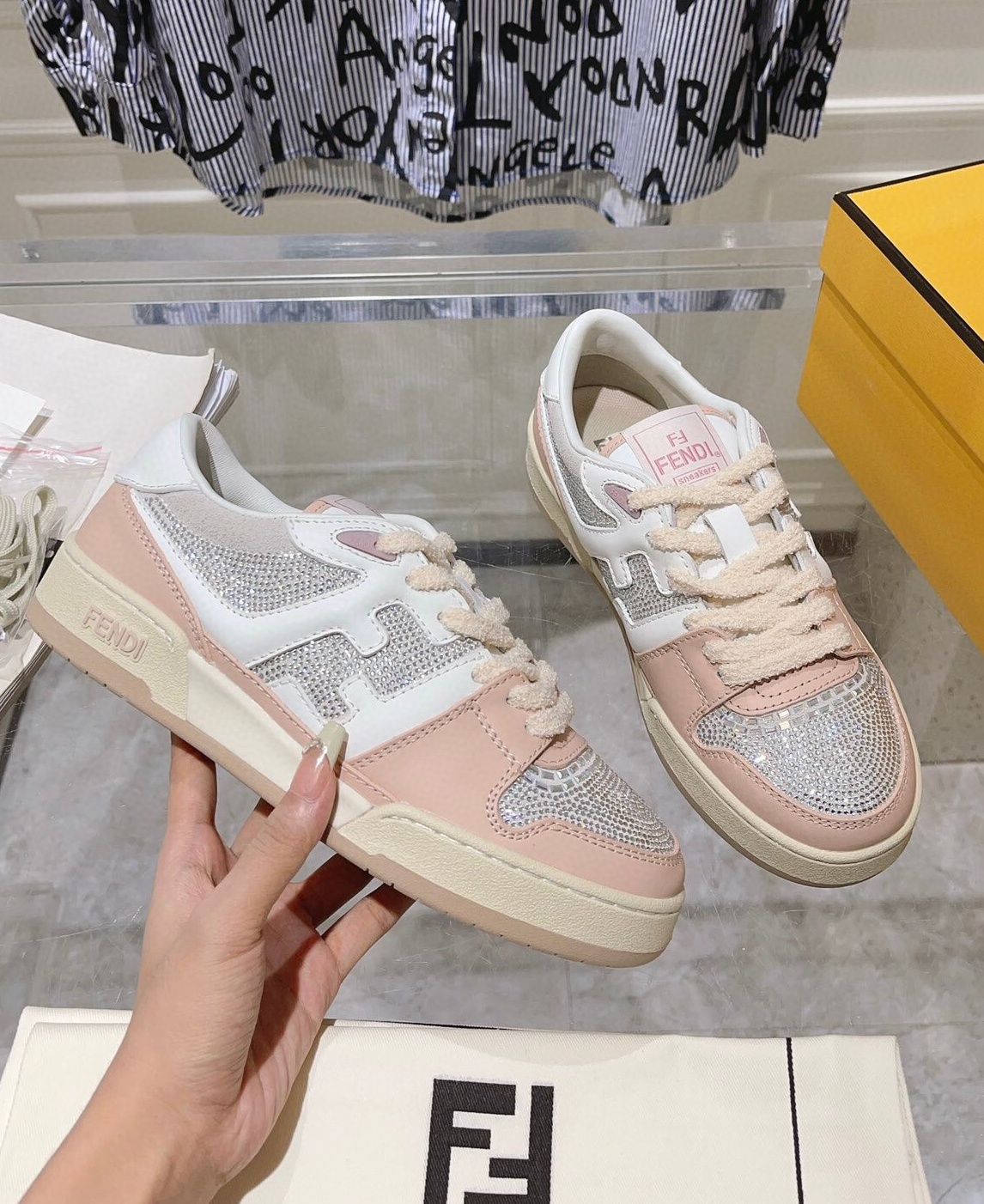 펜디 2024 여성용 스니커즈 WA3097 SH-D