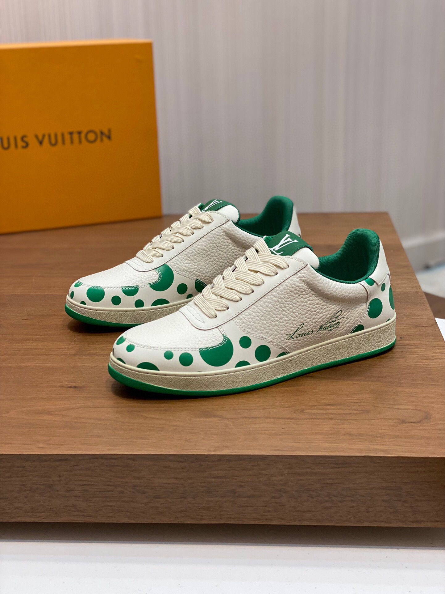 루이비통 2024 남성용 스니커즈 LV580 SH-E