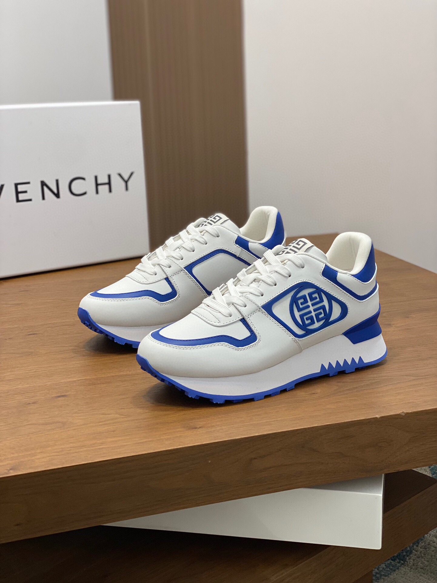 지방시 2024 남성용 스니커즈 GV060 SH-E