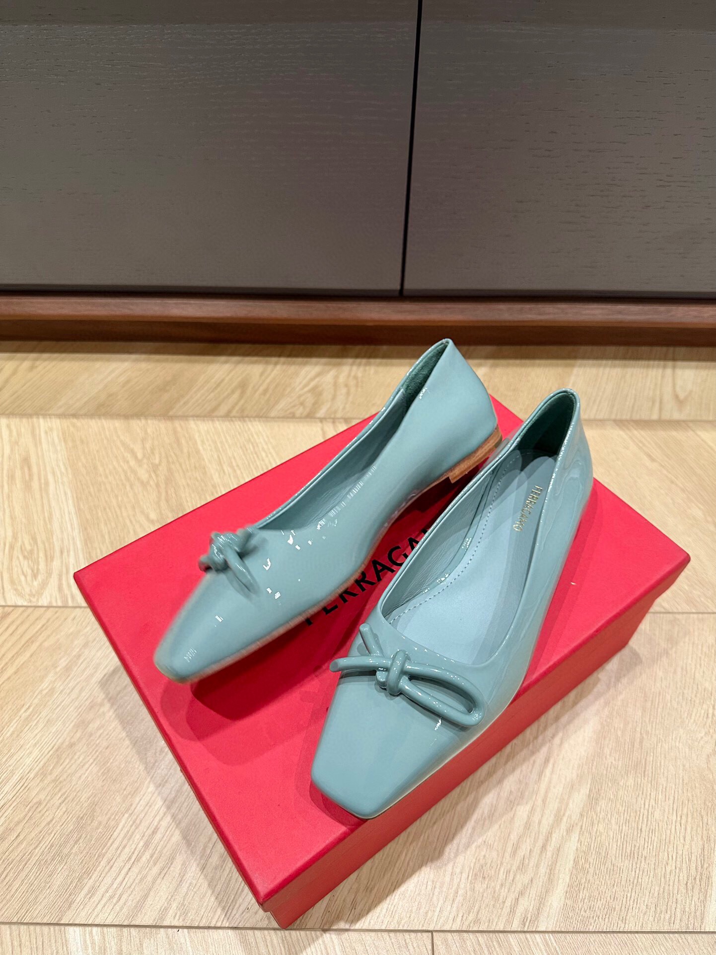 페레가모 2024 여성용 발레리나 슈즈WA3295 OS