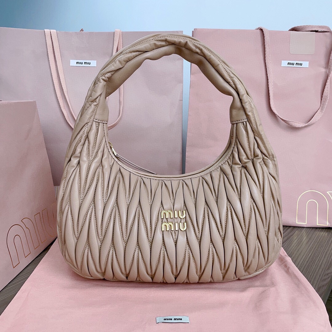 미우미우 마테라쎄 호보백 5BC108