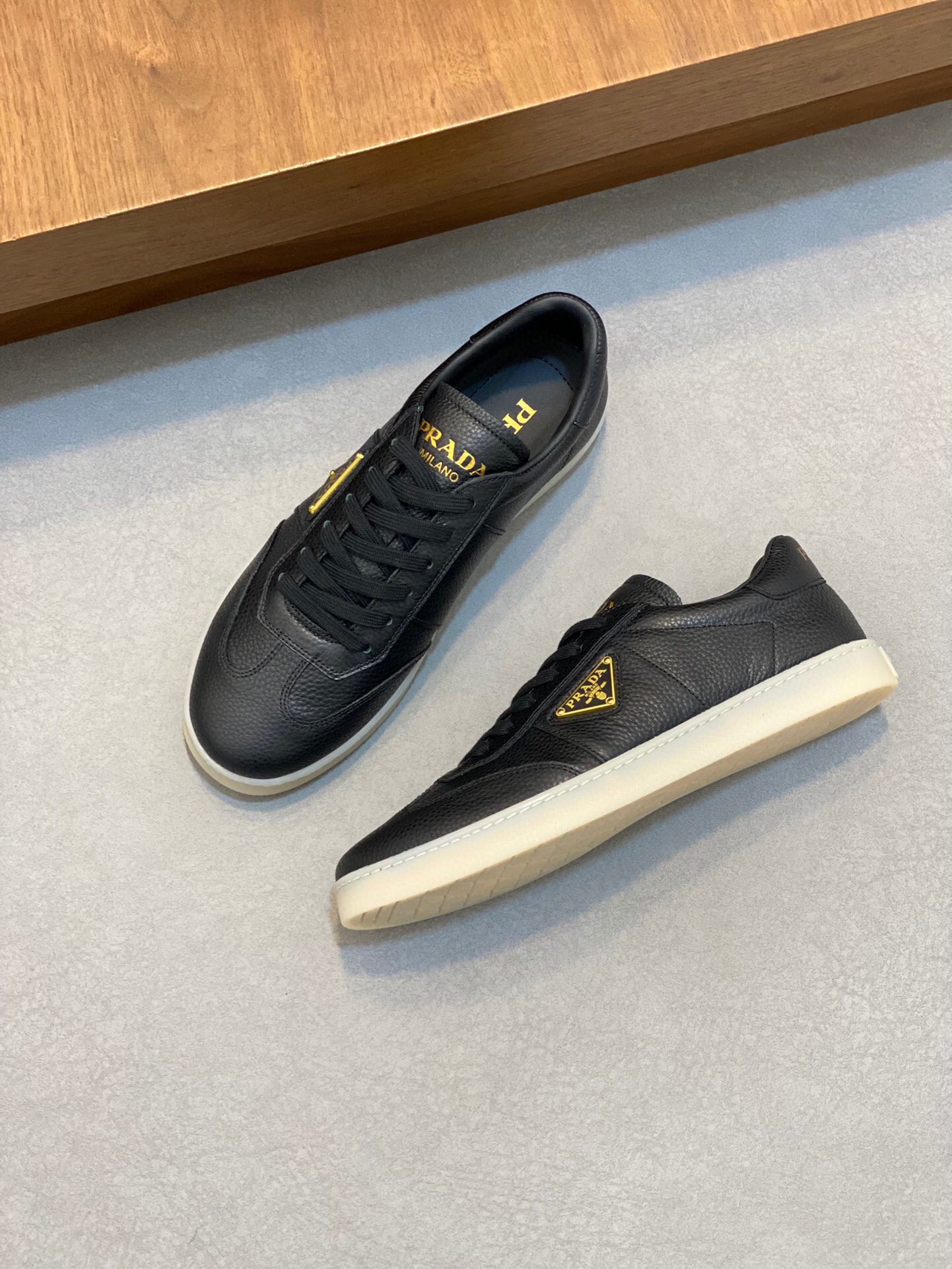 프라다 2024 남성용 스니커즈 PD476 SH-E