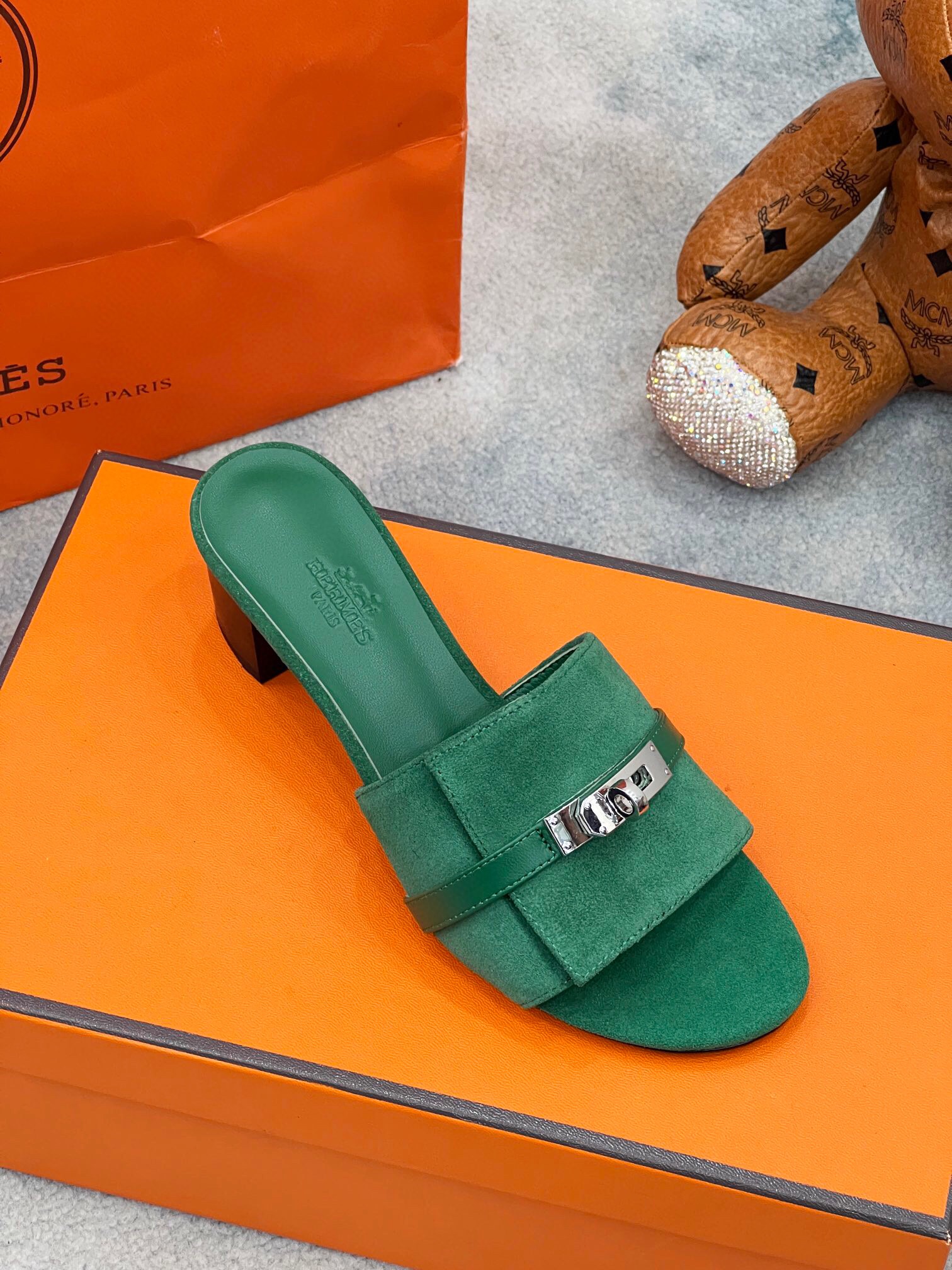 에르메스 2024 여성용  슬리퍼 WA3674 DN