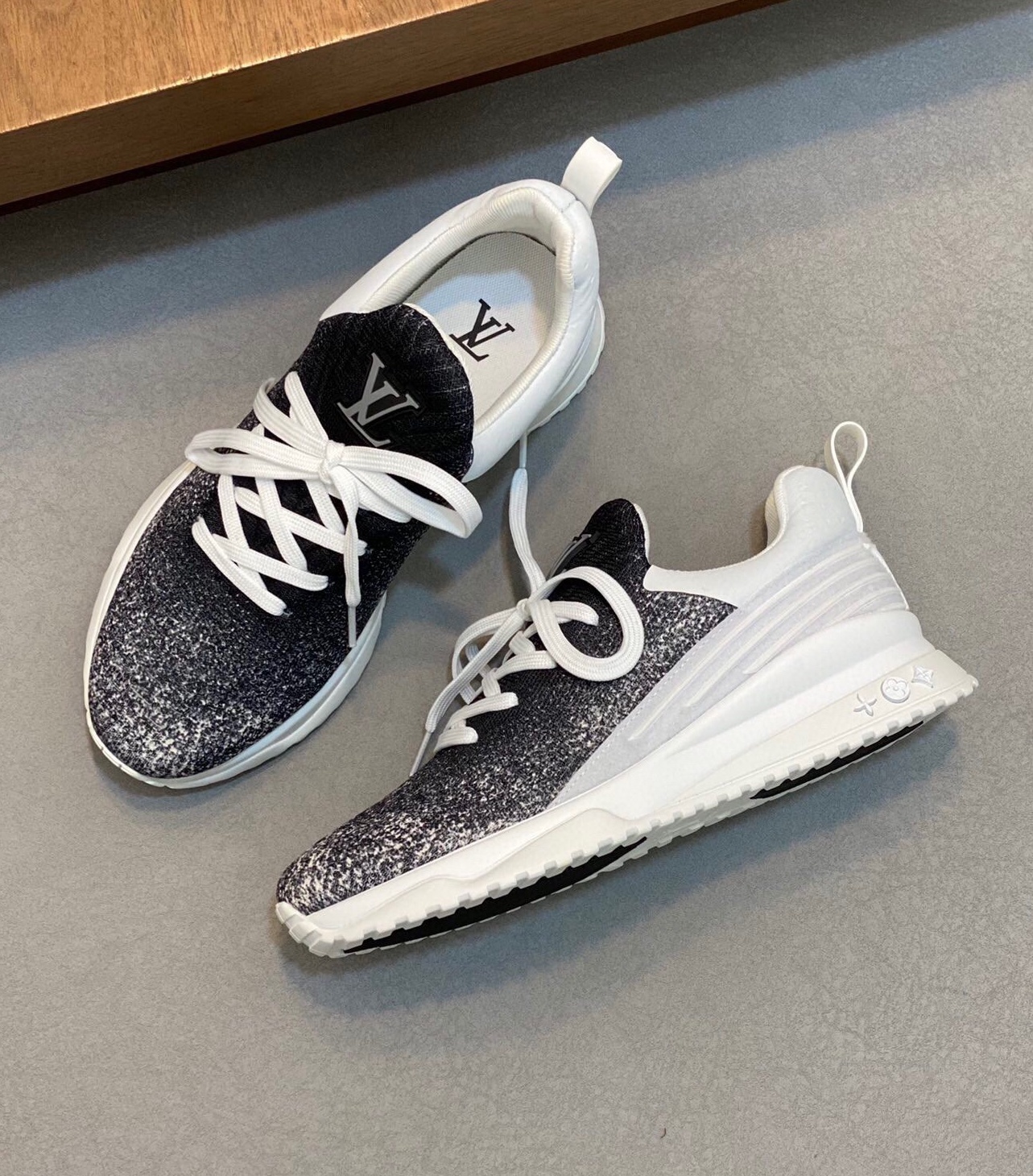 루이비통 2024 남성용 스니커즈 LV637 SH-E