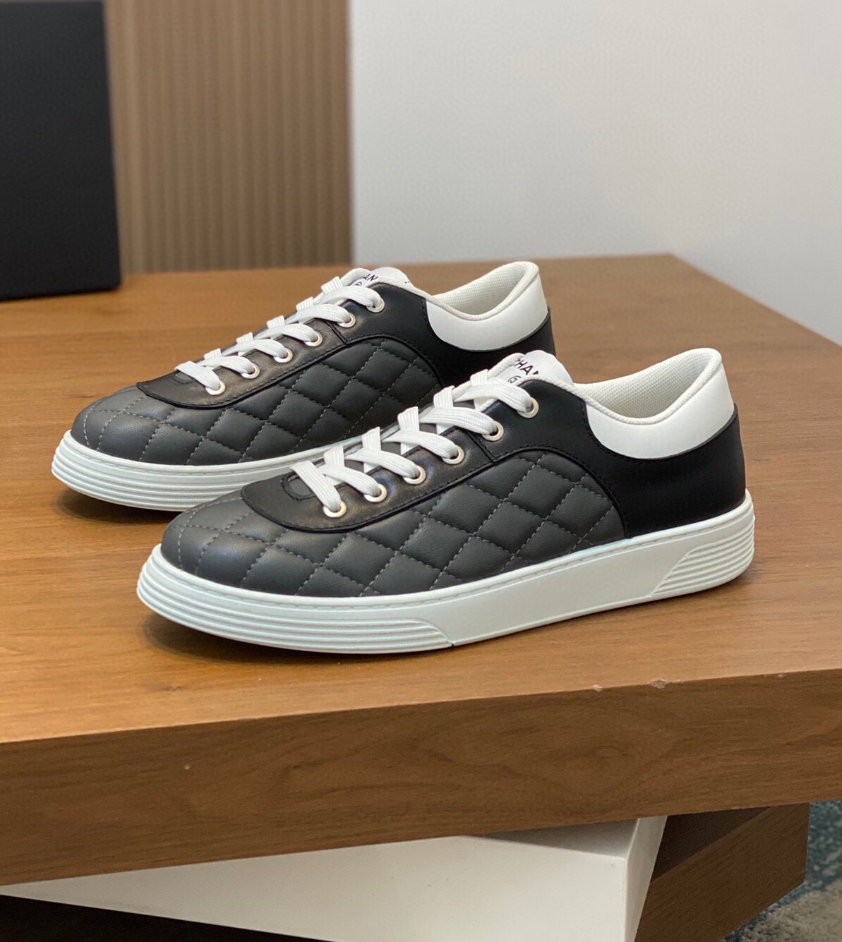 샤넬 2024 남성용 스니커즈 CN033 SH-E