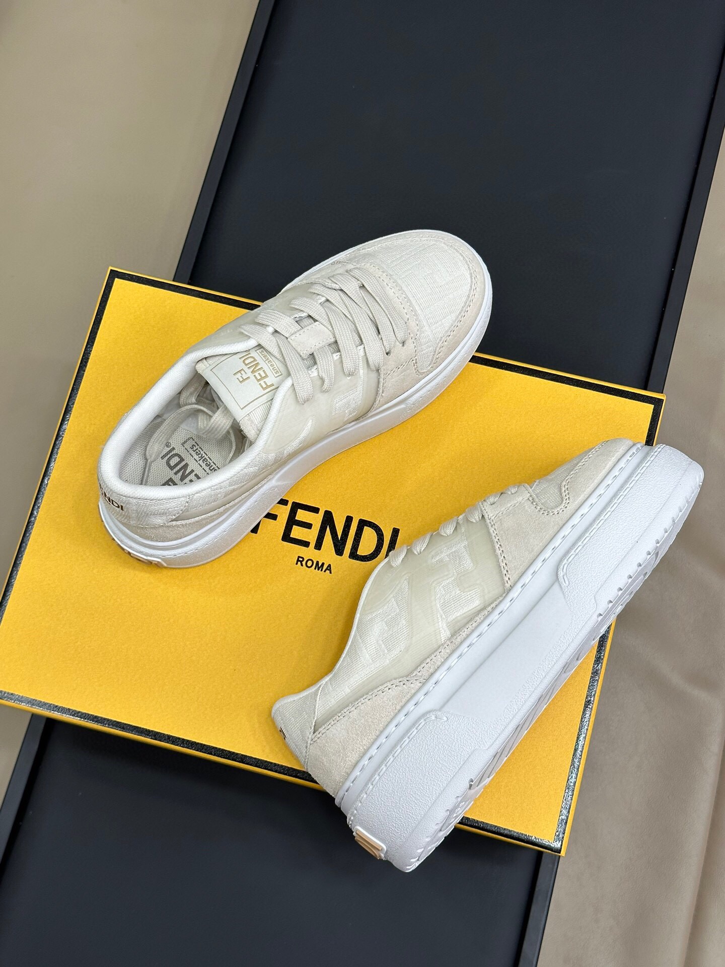 샤넬 2024 여성용 스니커즈 WA4018 DN