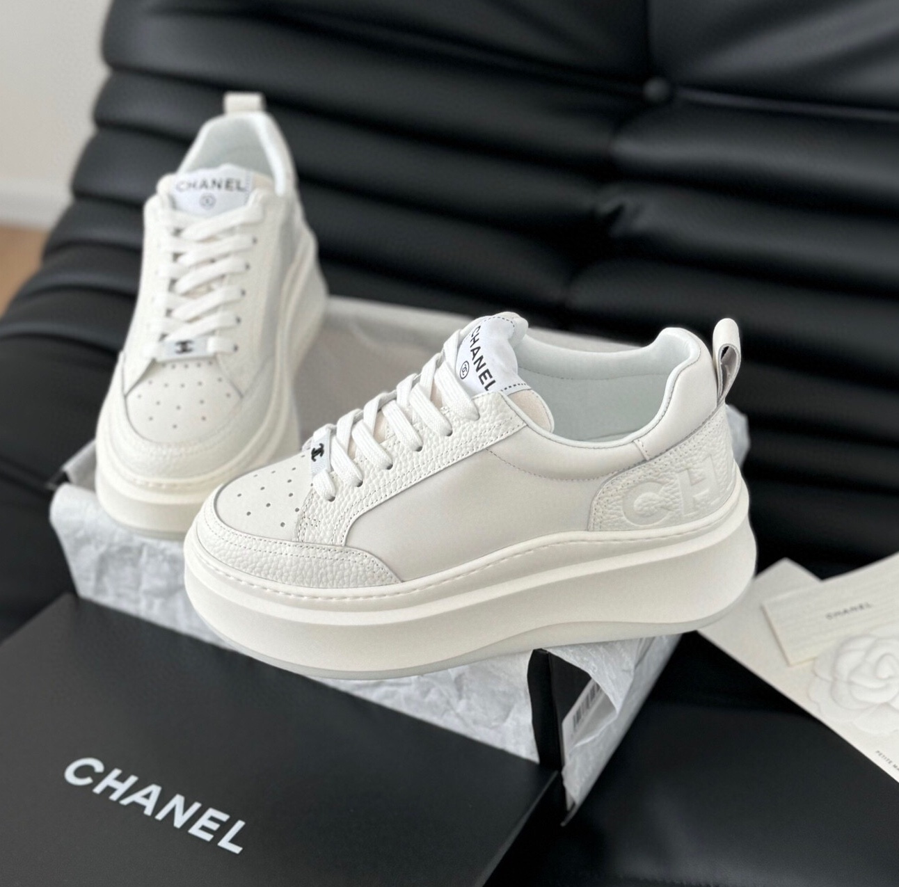 샤넬 2024 여성용 스니커즈 WA4055 DN