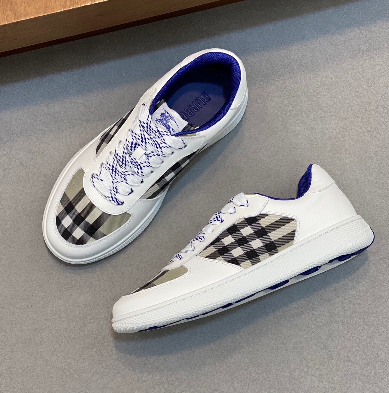 버버리 2024 남성용 스니커즈 BU088 SH-E