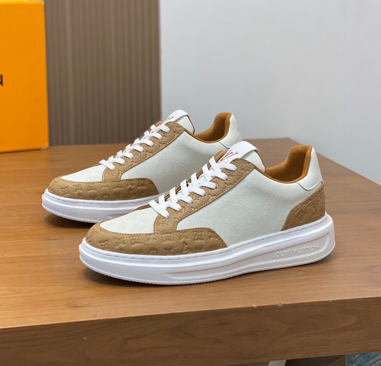 루이비통 2024 남성용 스니커즈 LV640 SH-E
