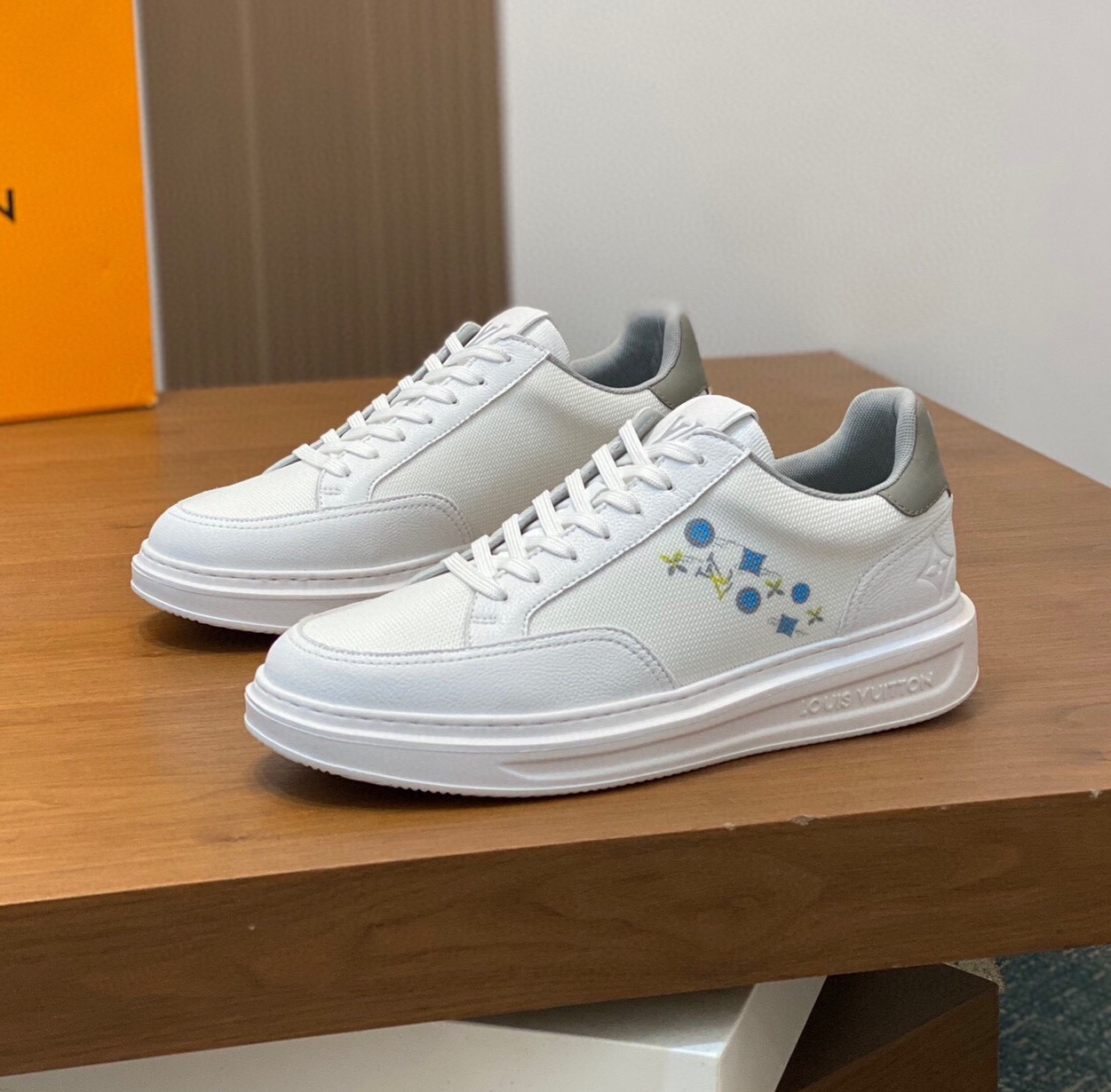 루이비통 2024 남성용 스니커즈 LV648 SH-E