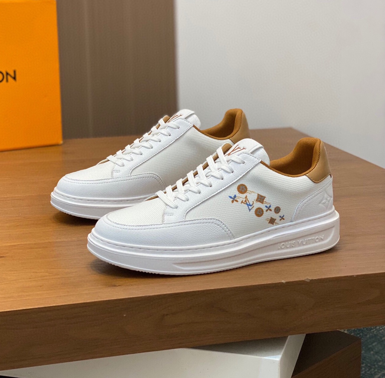 루이비통 2024 남성용 스니커즈 LV649 SH-E