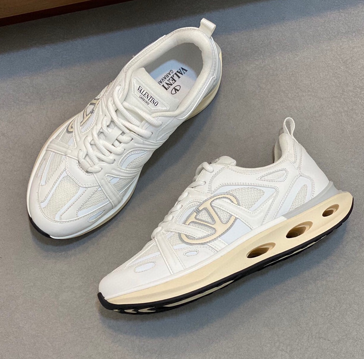 발렌티노 2024 남성용 스니커즈 VT197 SH-E