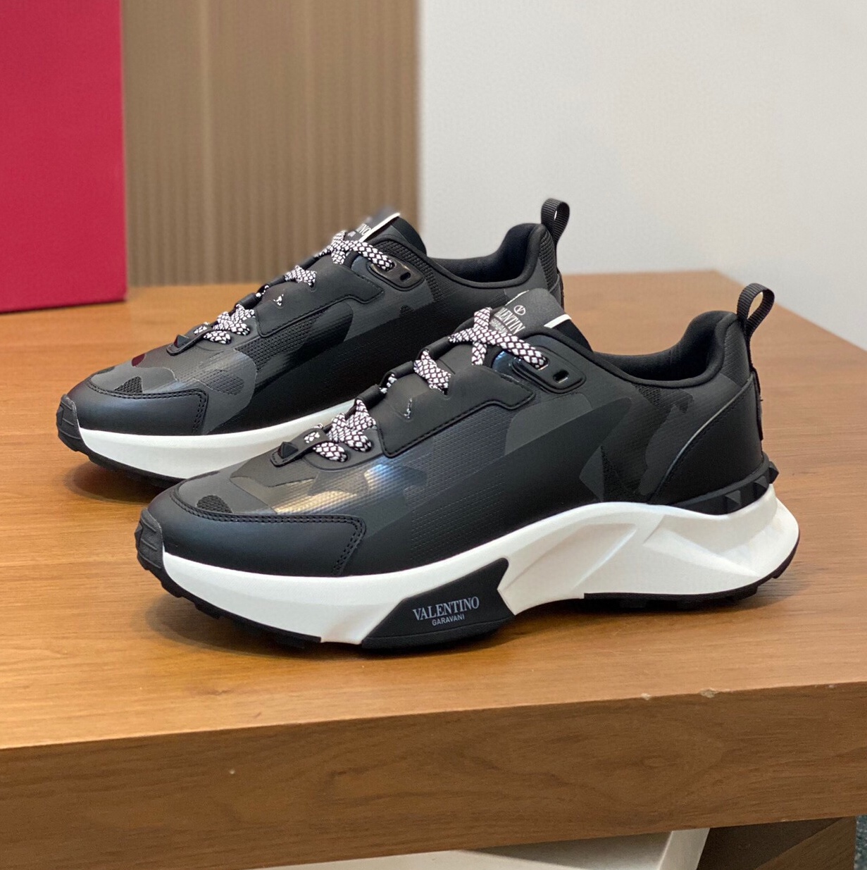 발렌티노 2024 남성용 스니커즈 VT207 SH-E