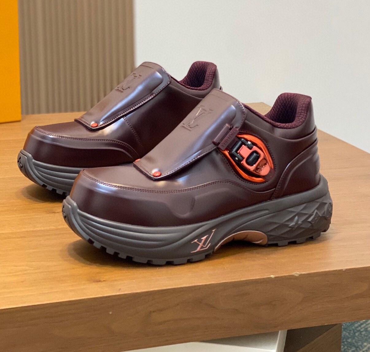 루이비통 2024 남성용 스니커즈 LV665 SH-E