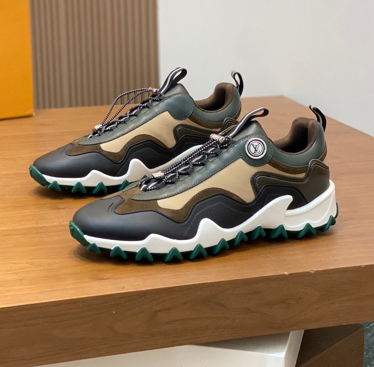 루이비통 2024 남성용 스니커즈 LV671 SH-E