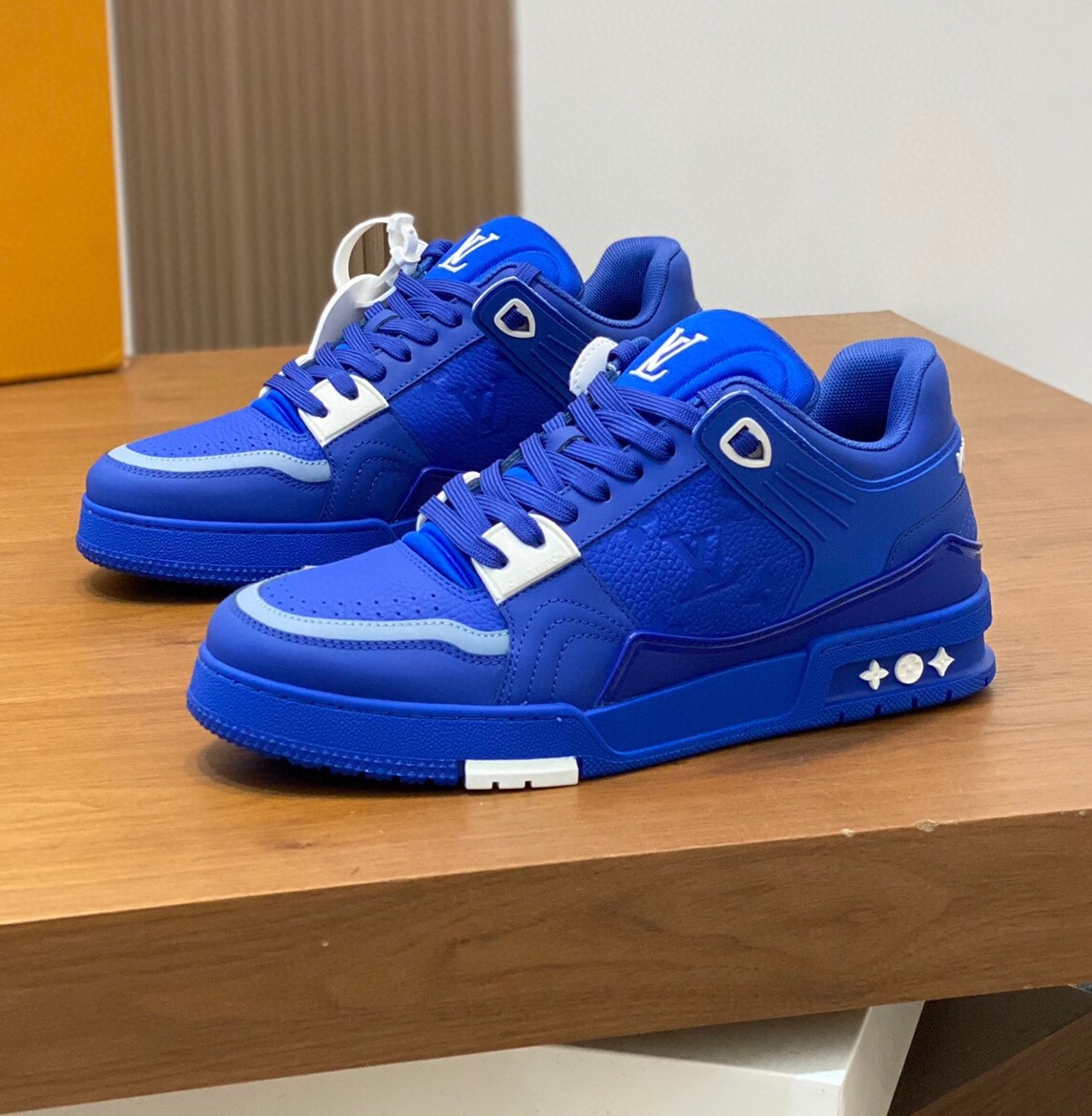 루이비통 2024 남성용 스니커즈 LV675 SH-E