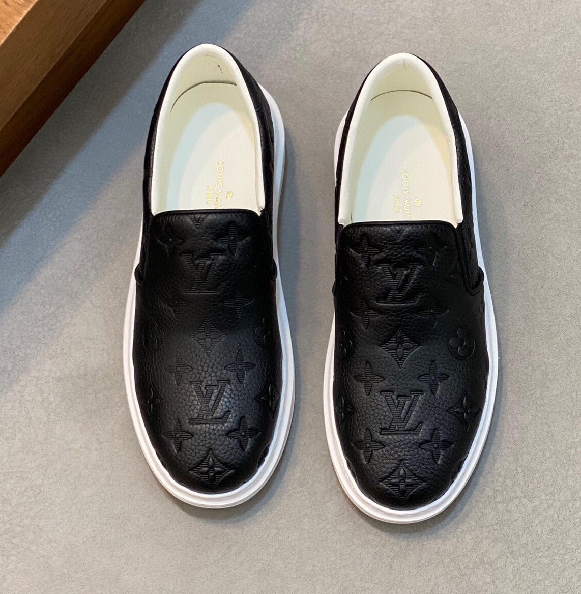 루이비통 2024 남성용 스니커즈 LV679 SH-E