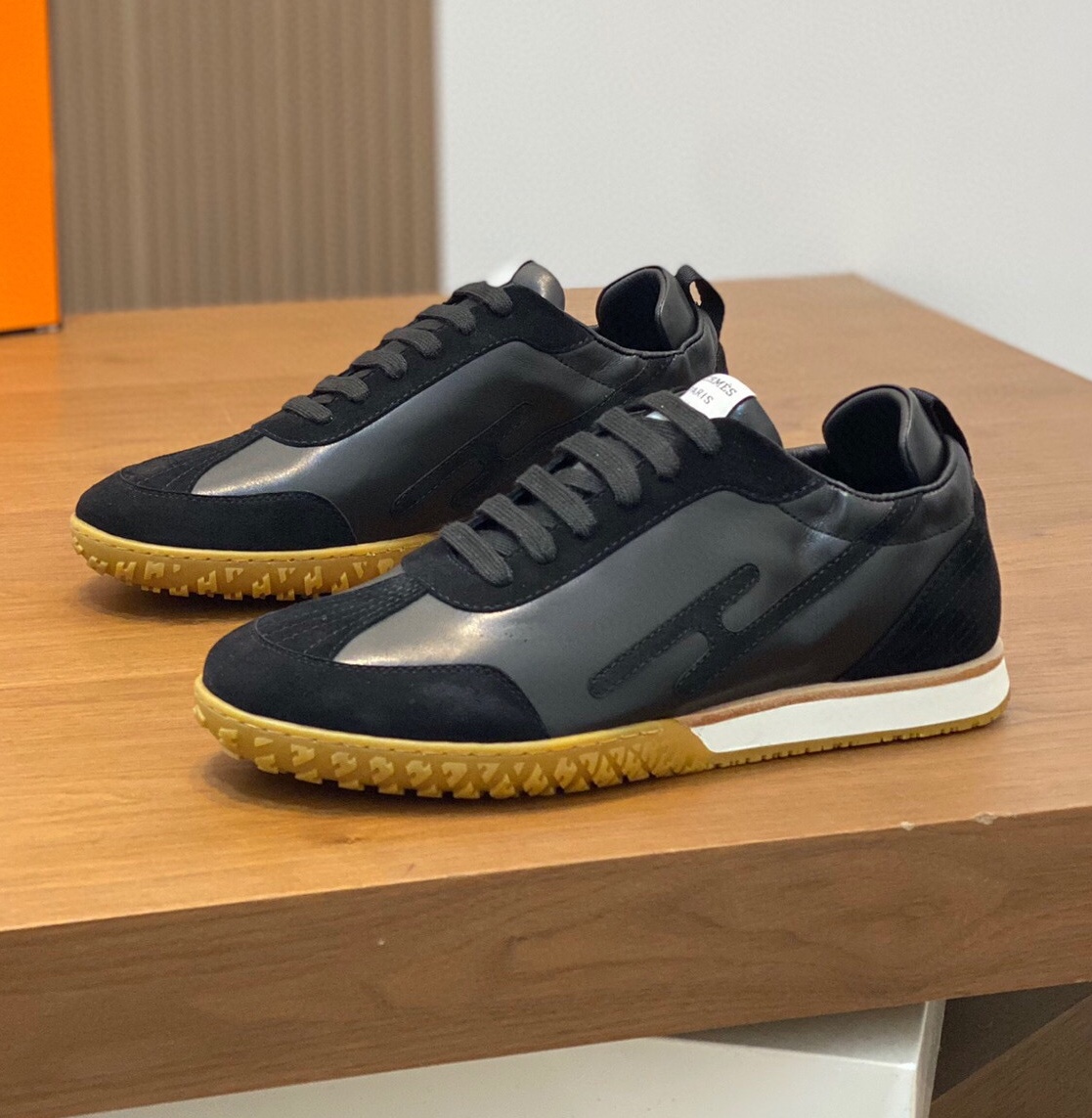 에르메스 2024 남성용 스니커즈 HM396 SH-E