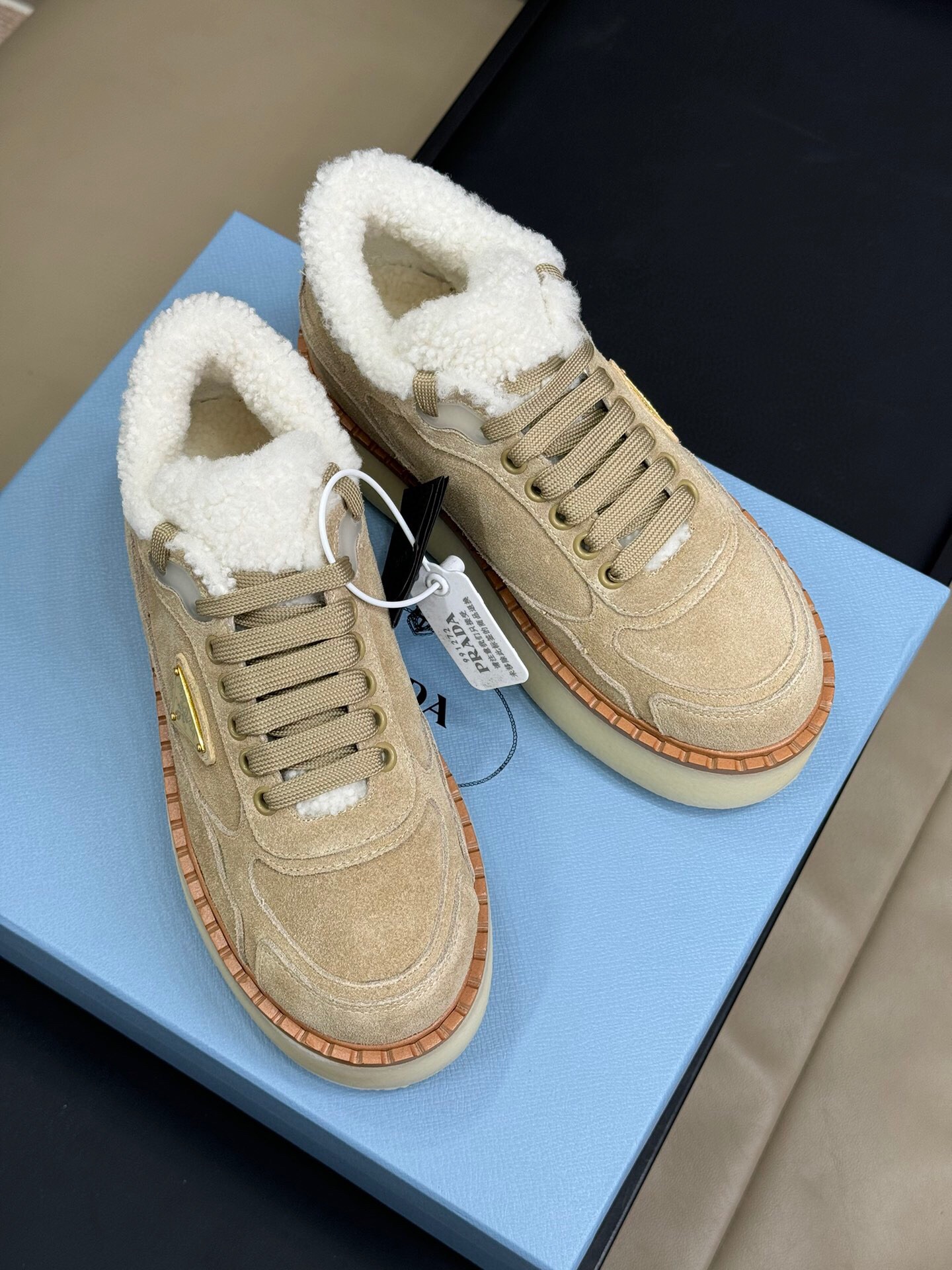 프라다 2024 여성용 스웨이드 스니커즈 WA4559 DN