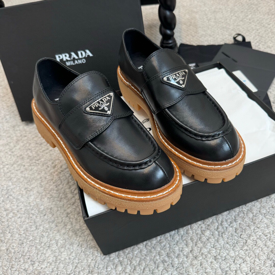 프라다 2024 여성용  로퍼 WA4568 DN