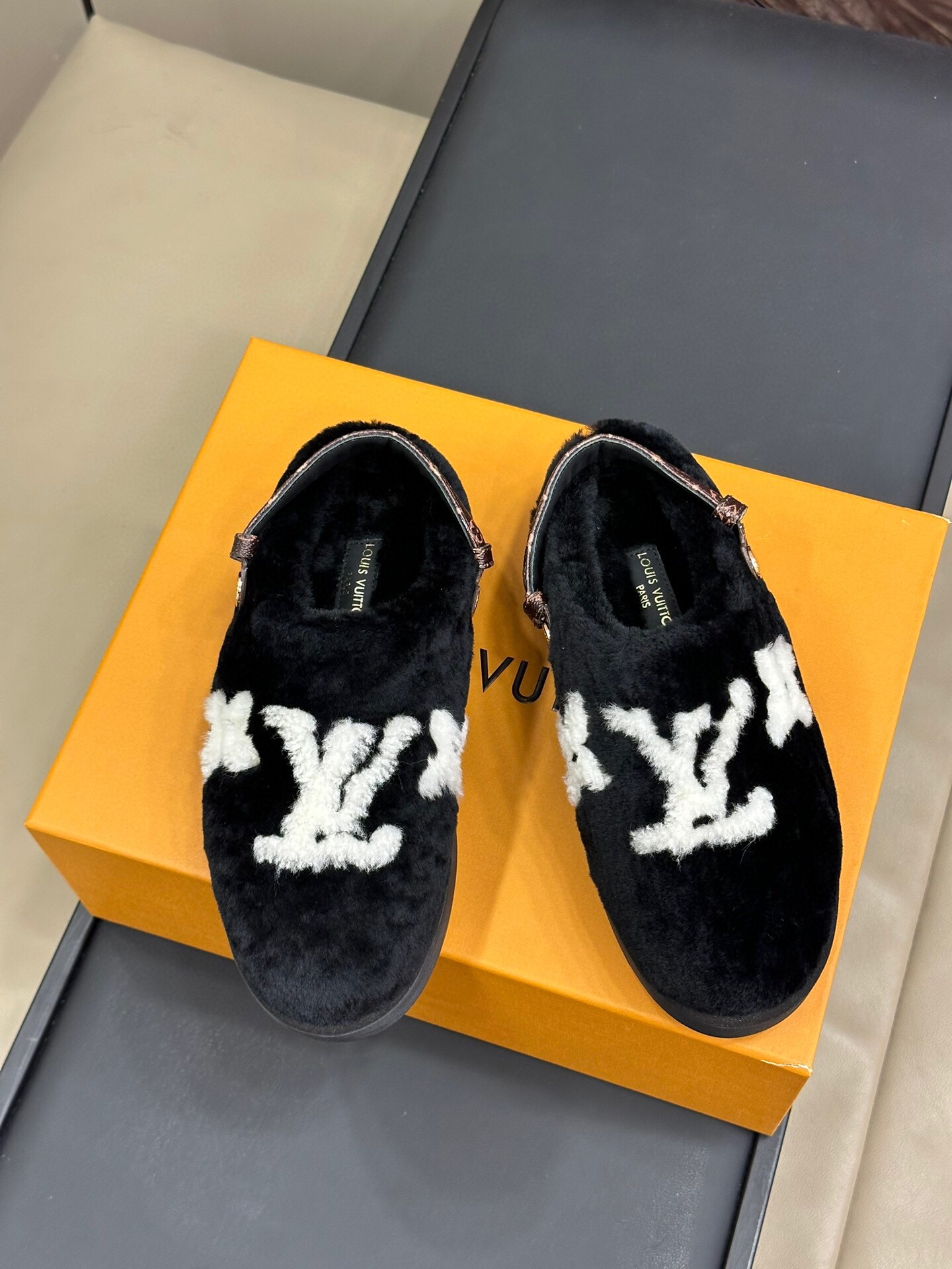 루이비통 2024 여성용 울 슬리퍼 WA4575 DN