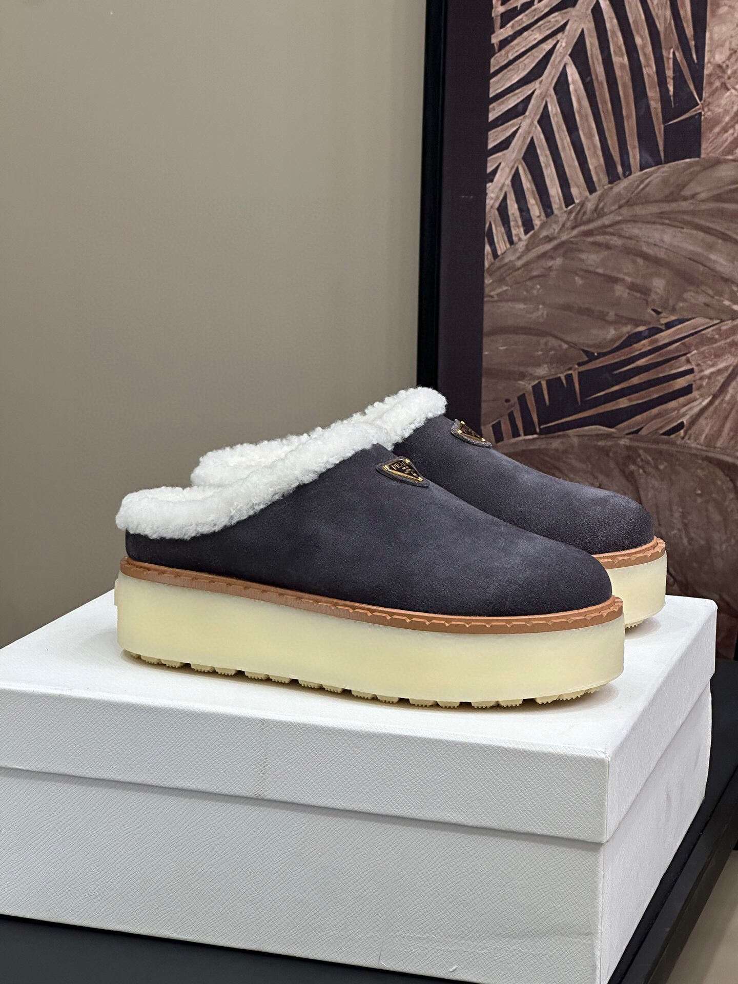 프라다 2024 여성용 스웨이더 슬리퍼 WA4578 DN