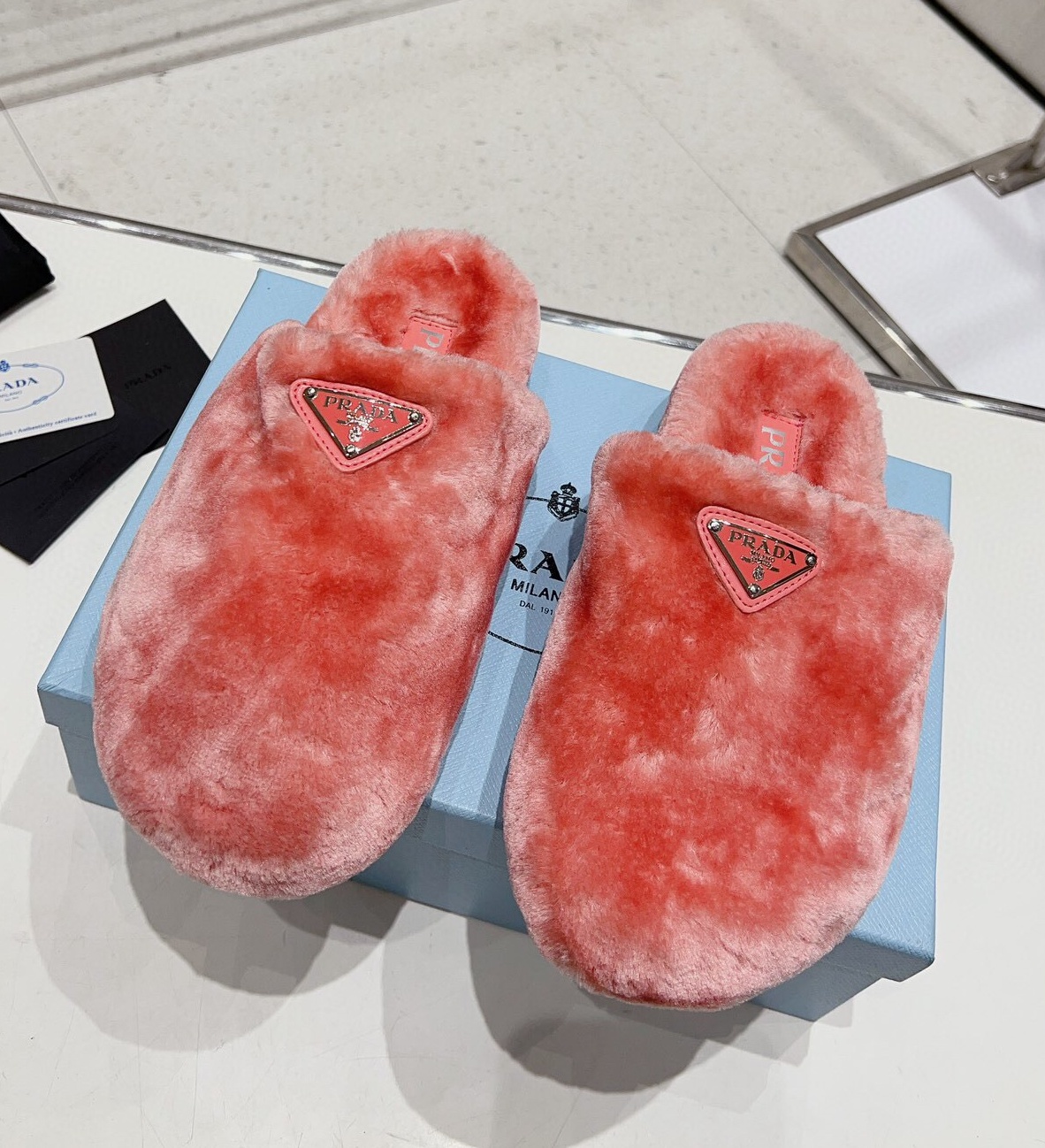 프라다 2024 여성용 울 슬리퍼 WA4590 DN