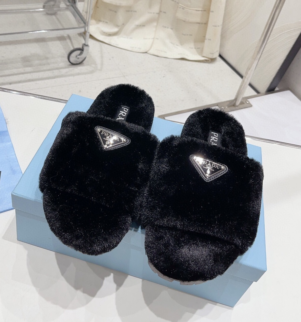 프라다 2024 여성용 울 슬리퍼 WA4606 DN
