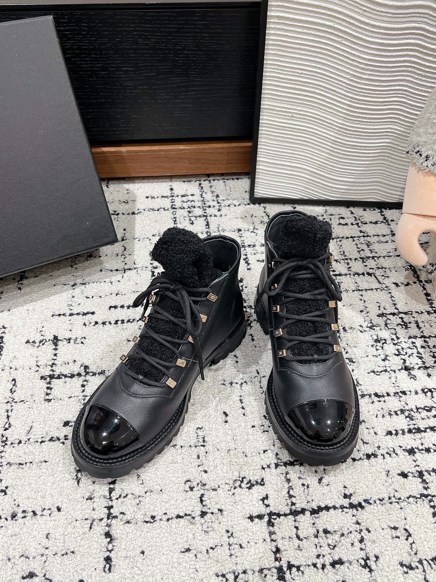 샤넬 2024 여성용 앵글부츠 WA4873 DN