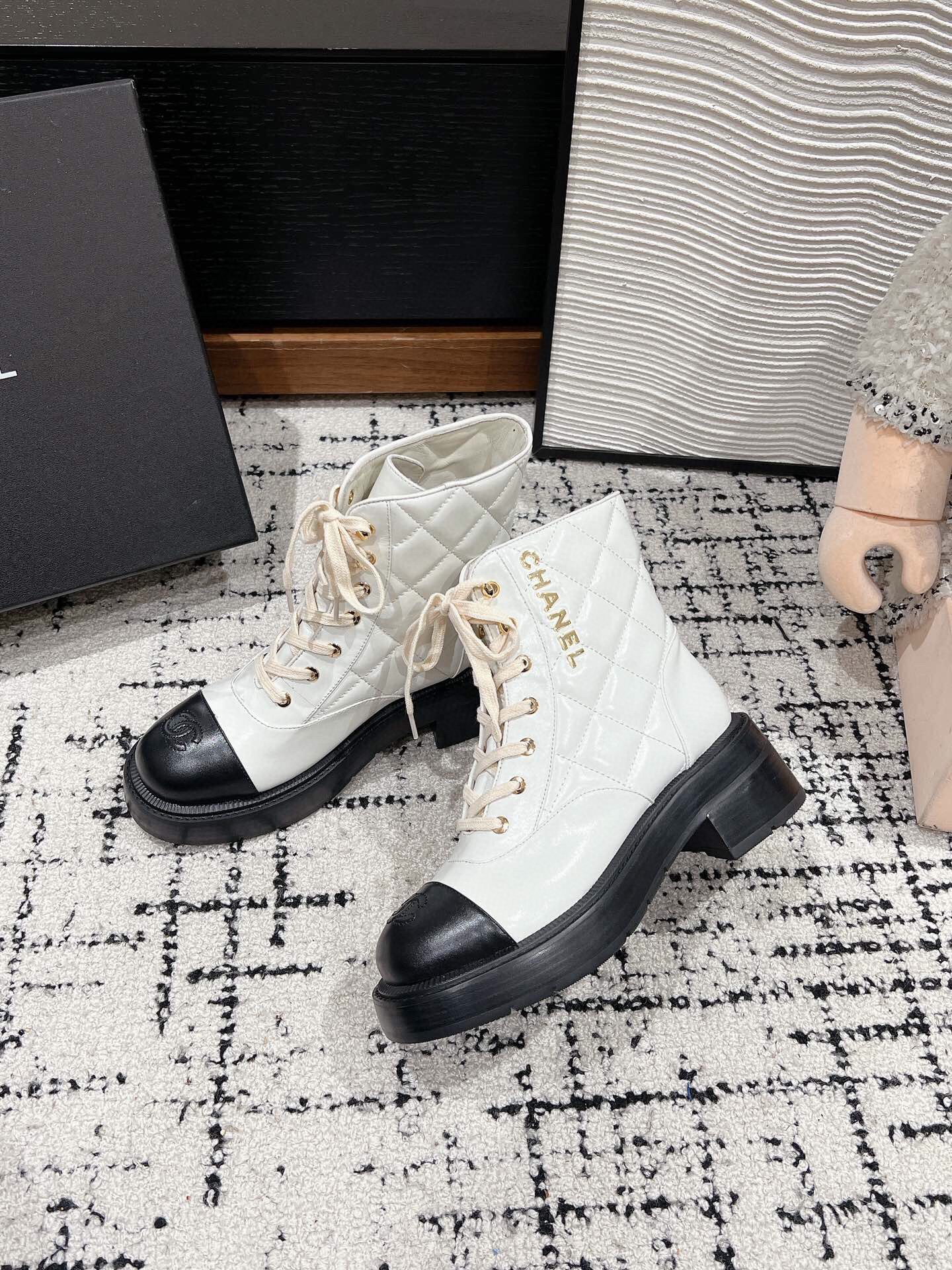 샤넬 2024 여성용 앵글부츠 WA4878 DN