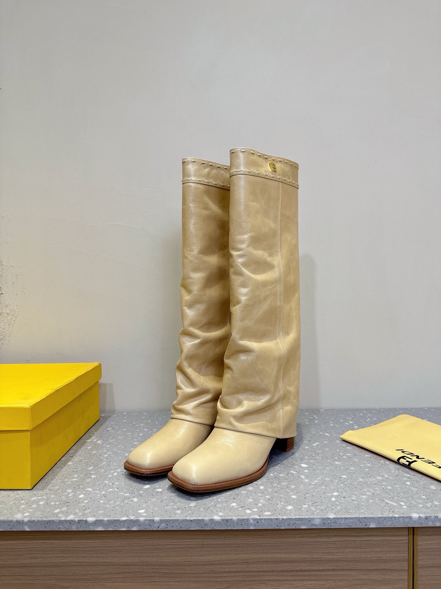 펜디 2024 여성용 롱부츠 WA4933 DN