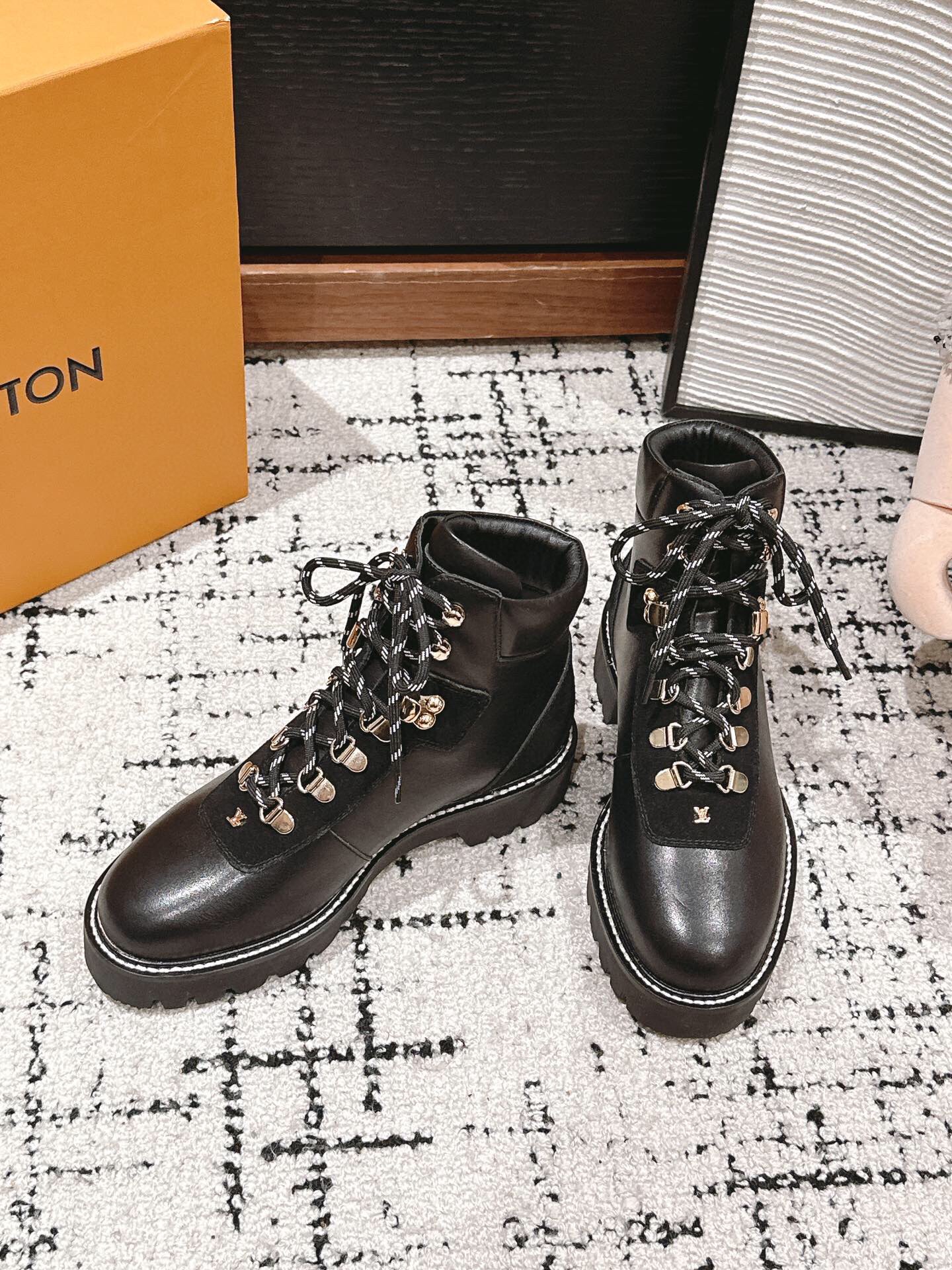 루이비통 2024 여성용 부츠 WA4944 DN