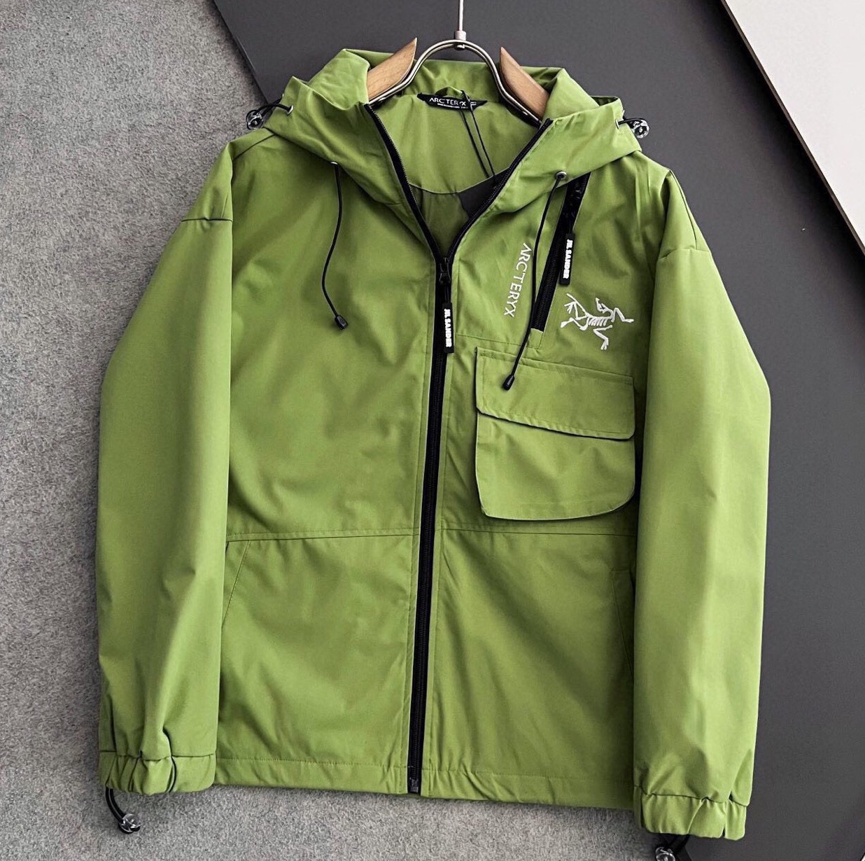 아크테릭스 2025 남성용 바람막이 자켓 AT104 YB