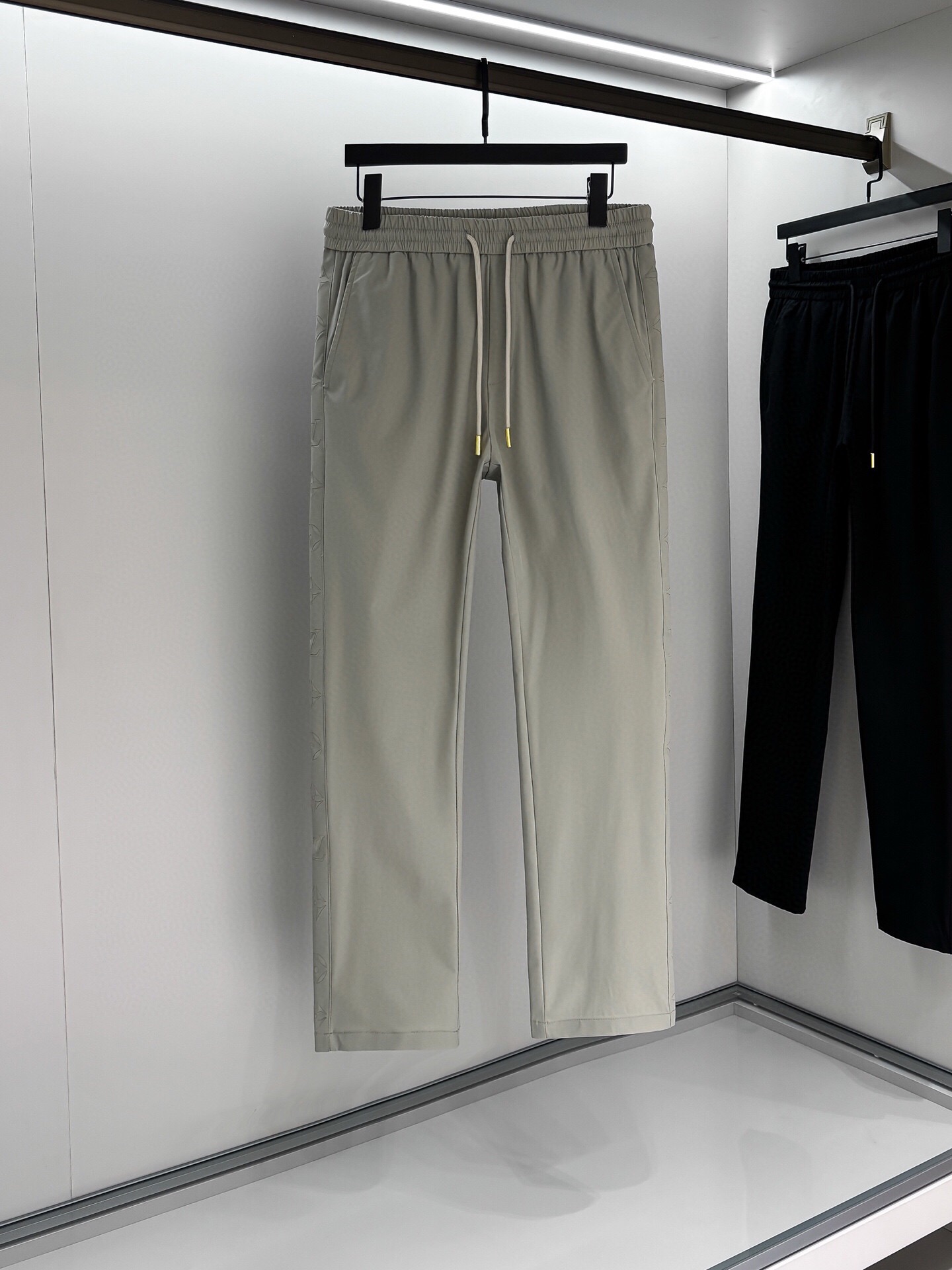 루이비통 2025 남성용 추리닝바지 LV1690 YB