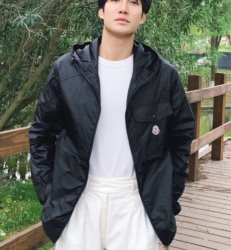 몽클레어 2025 남성용 바람막이 후드자켓 MQ1241 PD