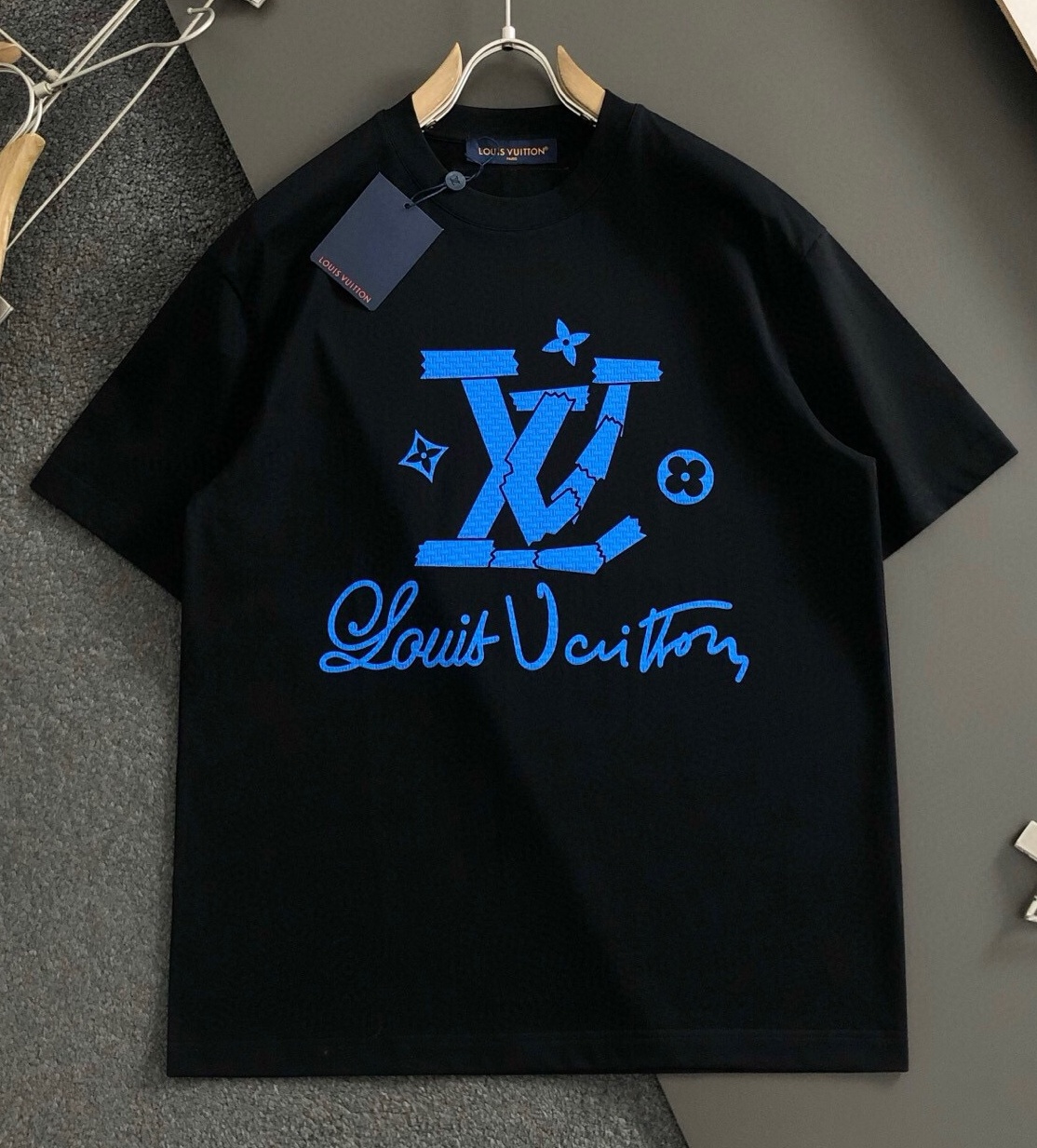 루이비통 2025 남성용 반팔 LV1769 YB 2컬러