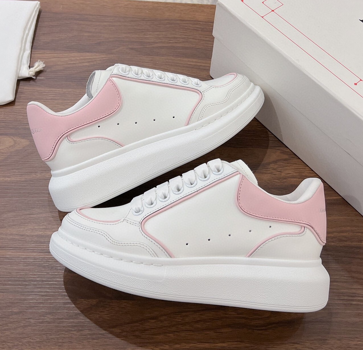 알렉산더 맥퀸 2025 여성용 스니커즈 WA5386 DN