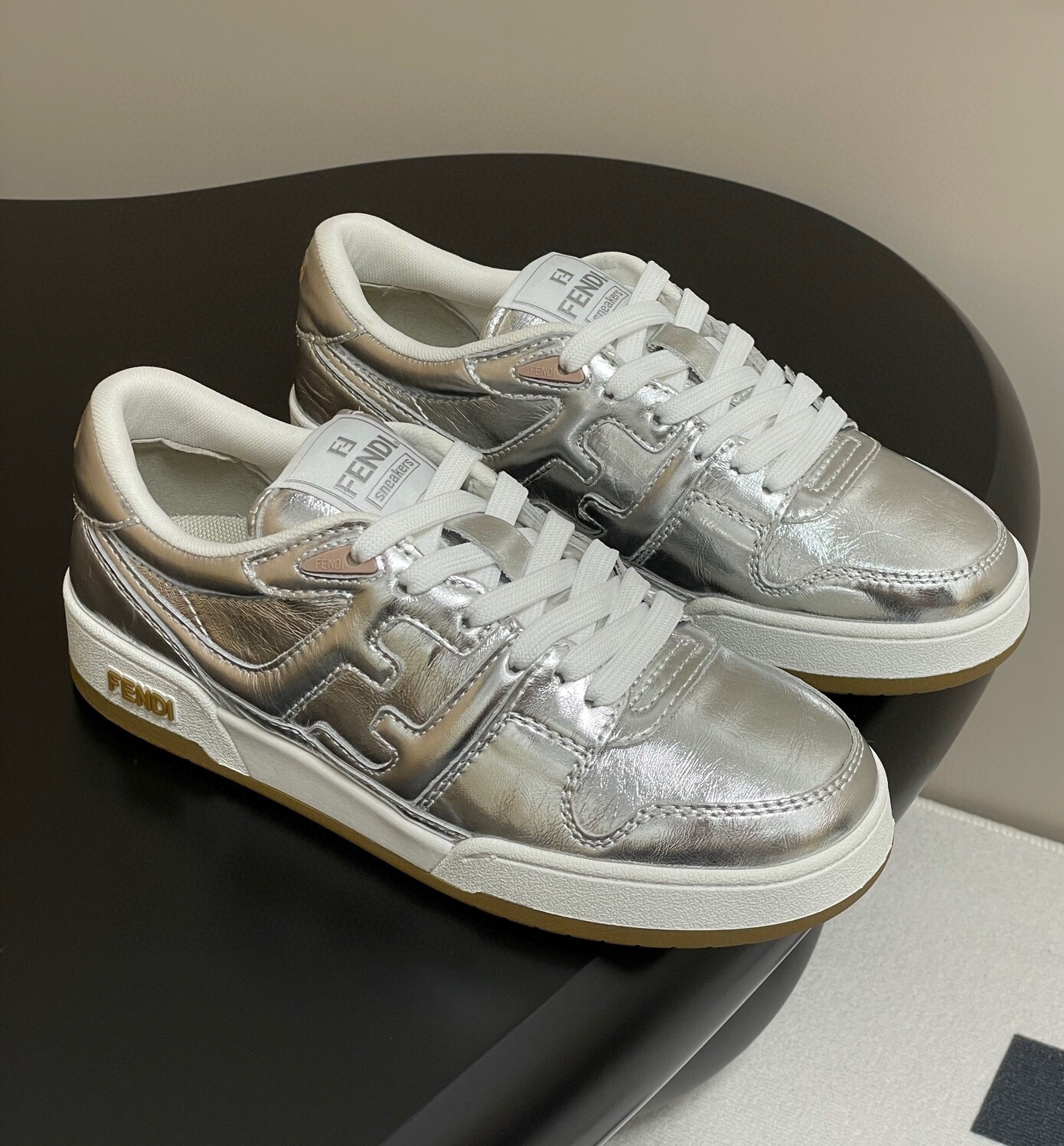 펜디 2025 여성 스니커즈 WA5428 DN