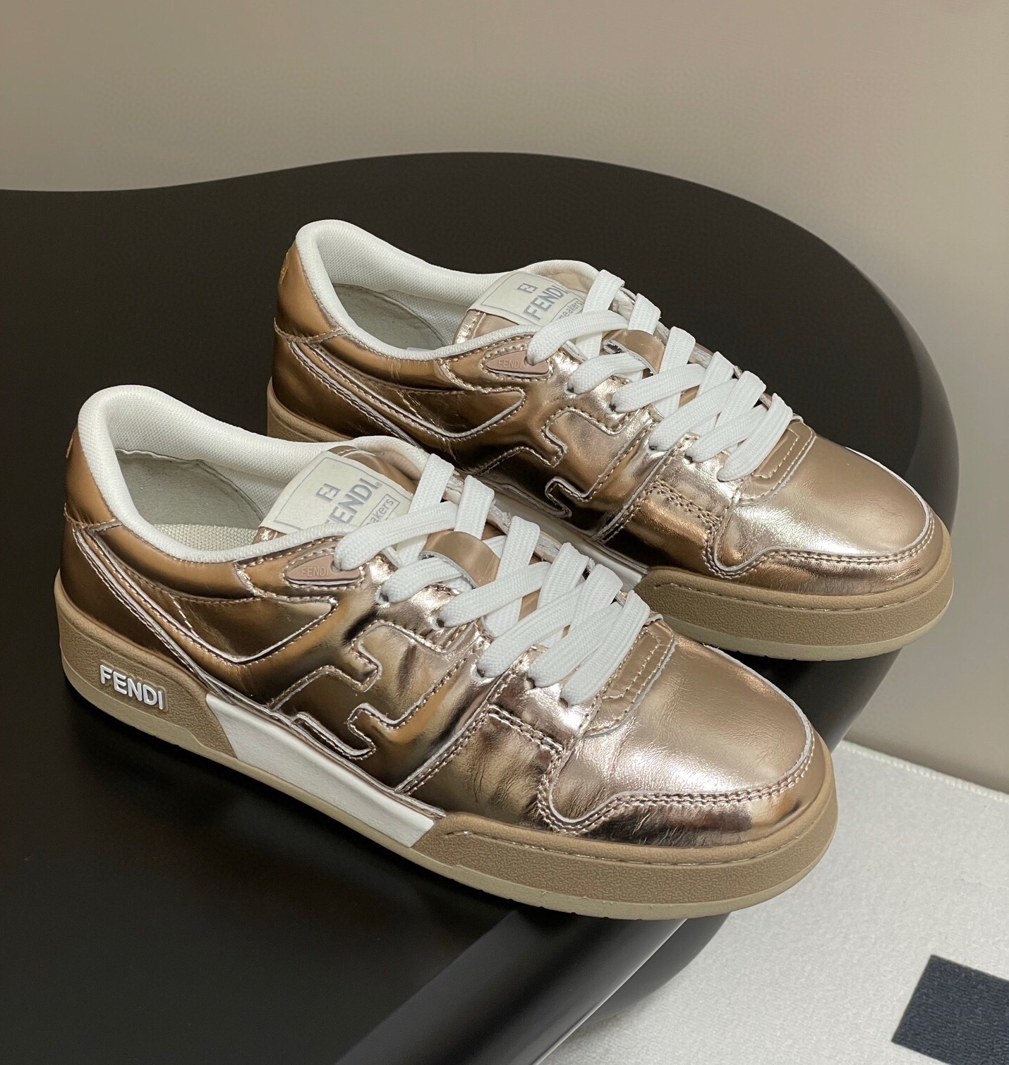 펜디 2025 여성 스니커즈 WA5429 DN