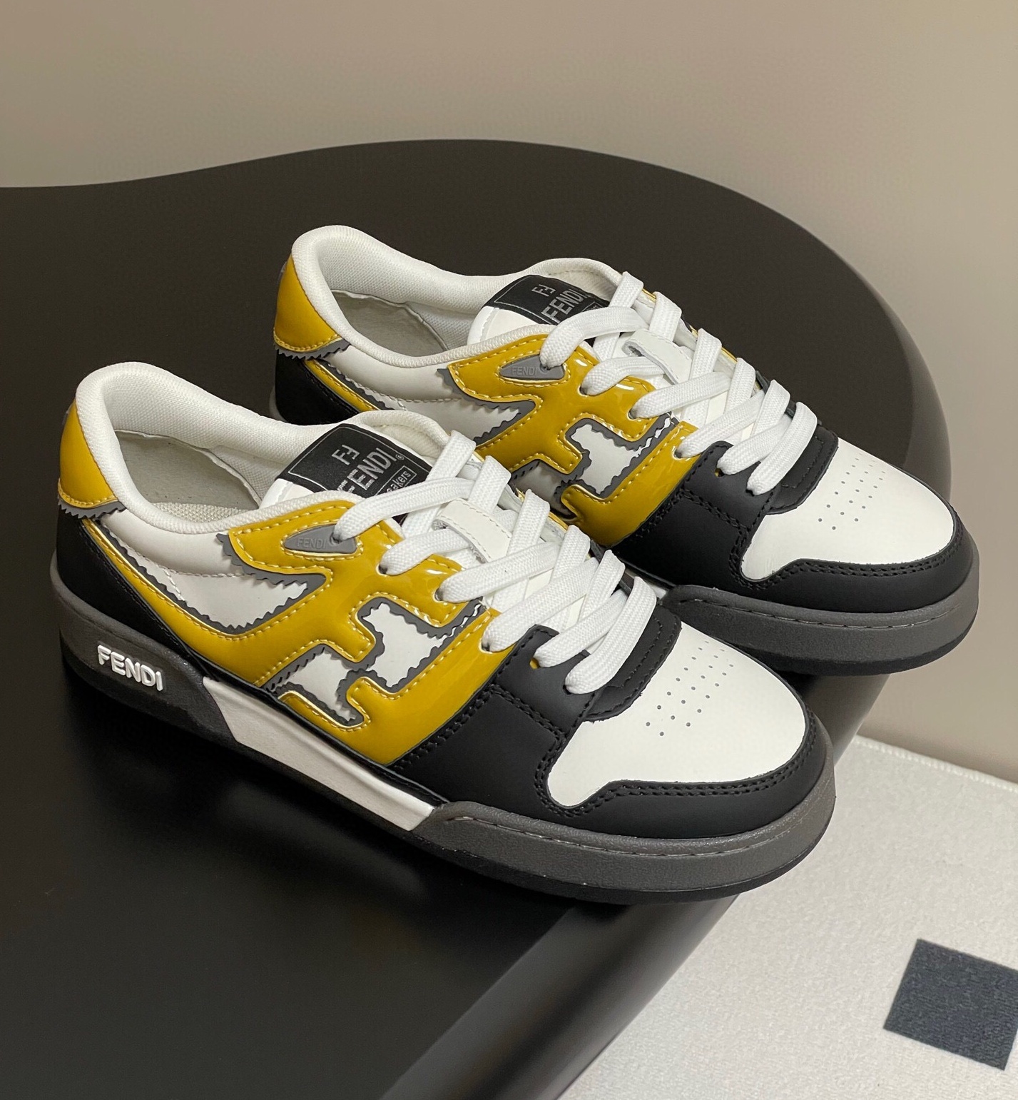 펜디 2025 여성 스니커즈 WA5431 DN