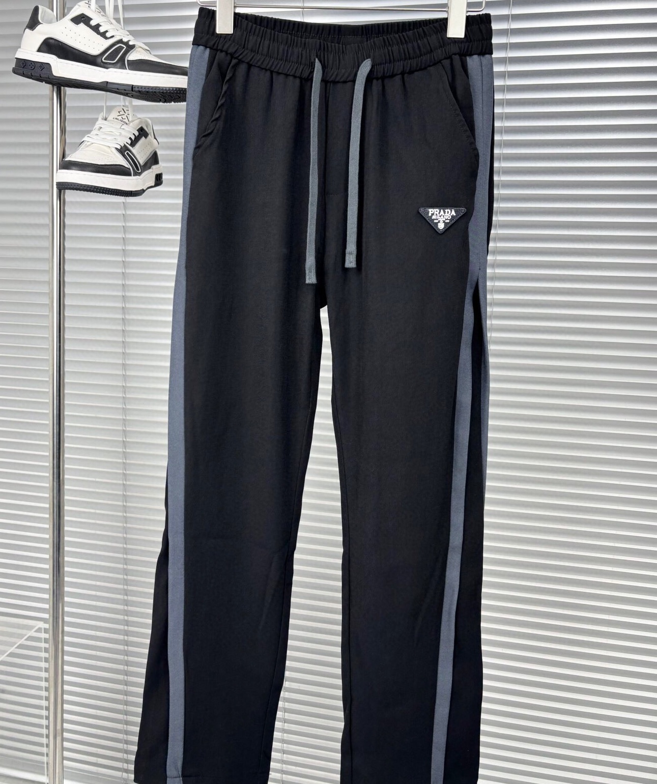 프라다 2025 남성용 바지 PD1293 YB