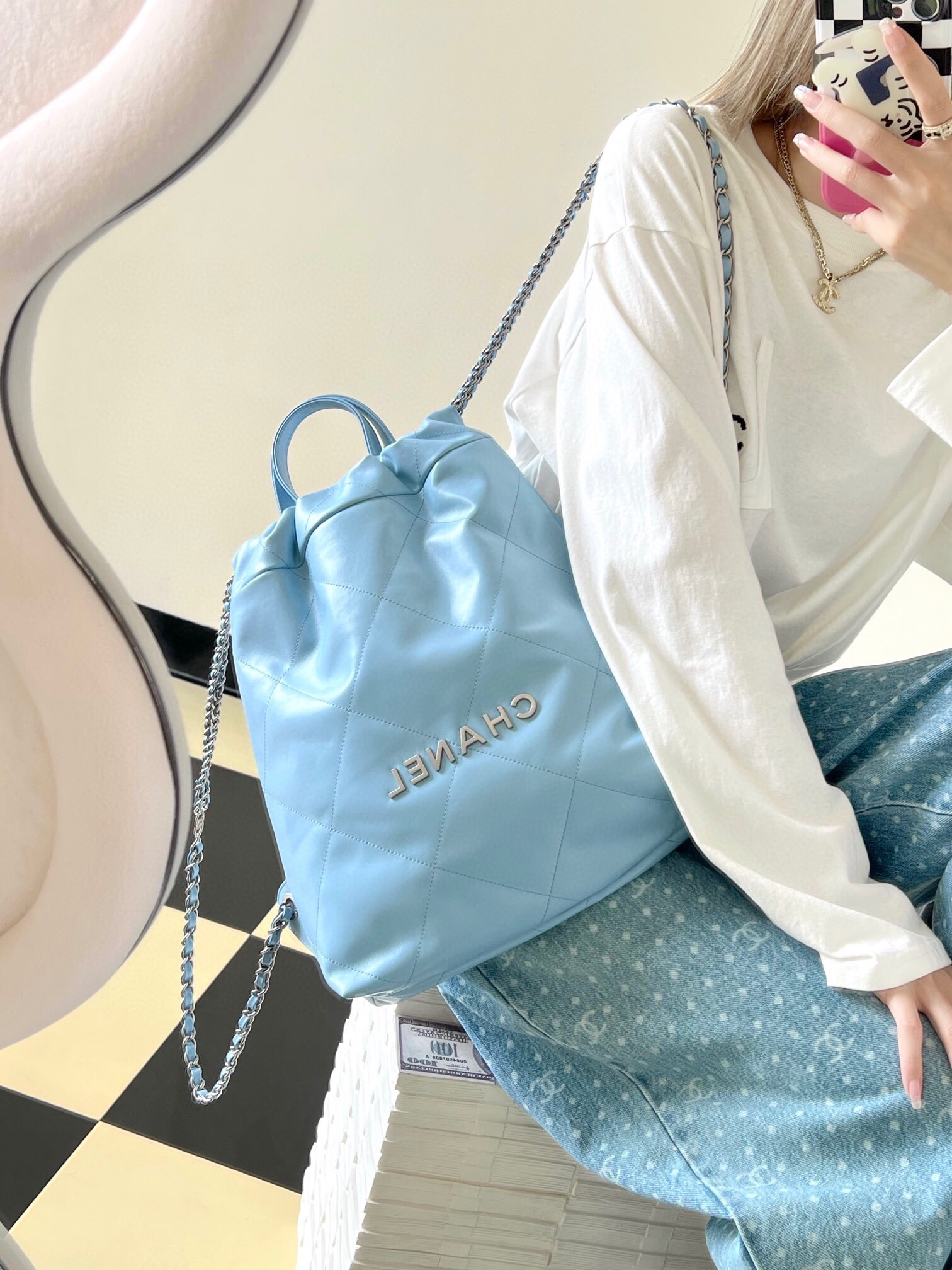 [홍콩명품.CHANEL] 샤넬 22 백팩 샤이니 카프스킨 & 래커드 메탈 블루 GD