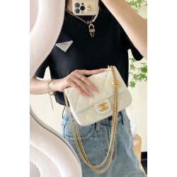 [홍콩명품.CHANEL] 샤넬 하트볼 미니 플랩백 화이트 AS3829 GD