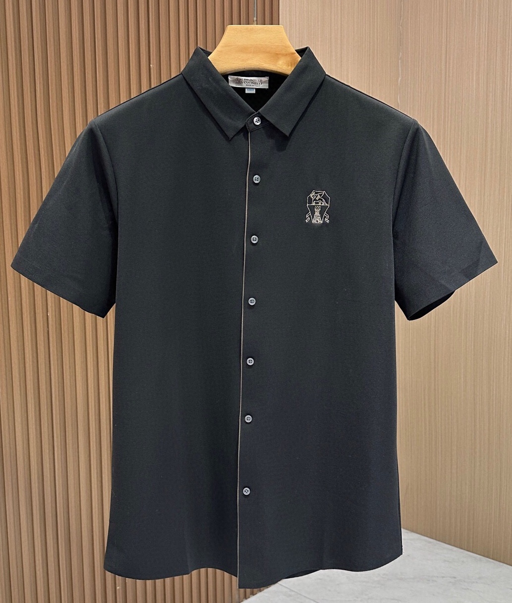 [홍콩명품.BRUNELLO CUCINELLI]브루넬로 쿠치넬리 2025 남성용 반팔셔츠 BL1165 HD 홍콩명품의류,구매대행,온라인명품