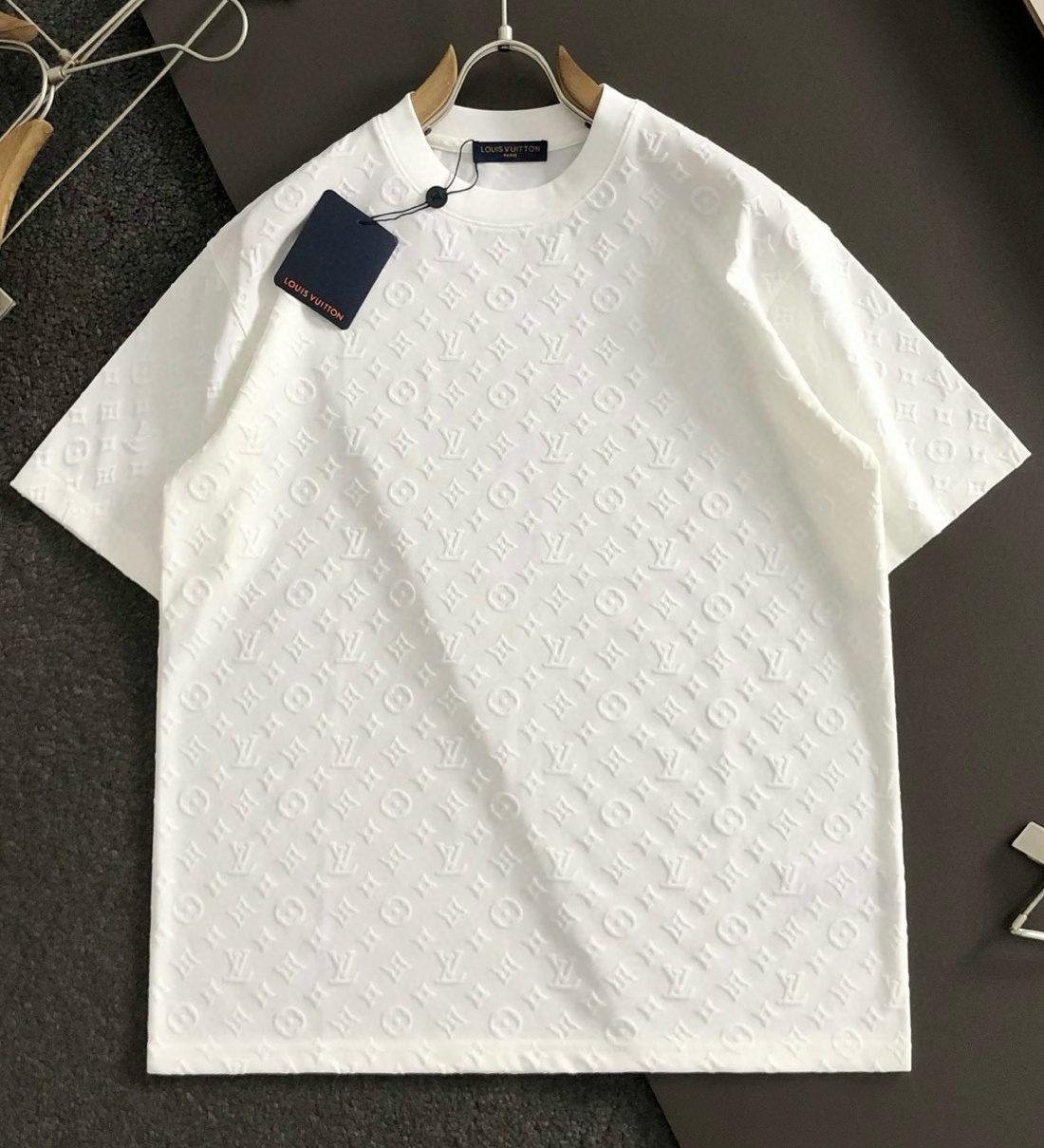 [홍콩명품.LOUIS VUITTON] 루이비통 2025 남성용 반팔 LV1846 HD 2컬러 홍콩명품의류,구매대행,온라인명품